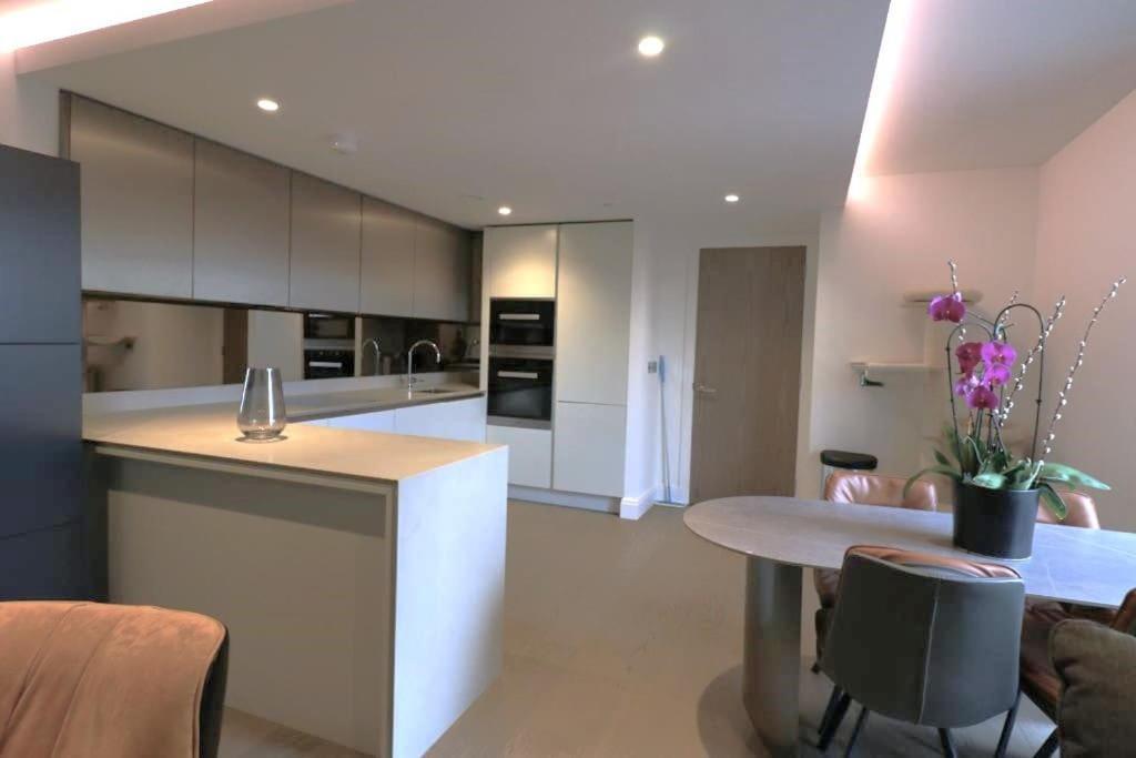 Apartamento Riverside Luxury - Pool, Gym, Sauna, Cinema, Bowling Alley And More! Londres