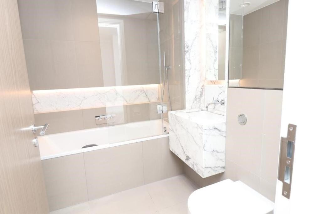 Riverside Luxury - Pool, Gym, Sauna, Cinema, Bowling Alley And More! Apartamento