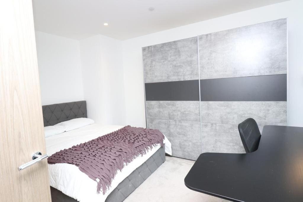 Riverside Luxury - Pool, Gym, Sauna, Cinema, Bowling Alley And More! Appartement
